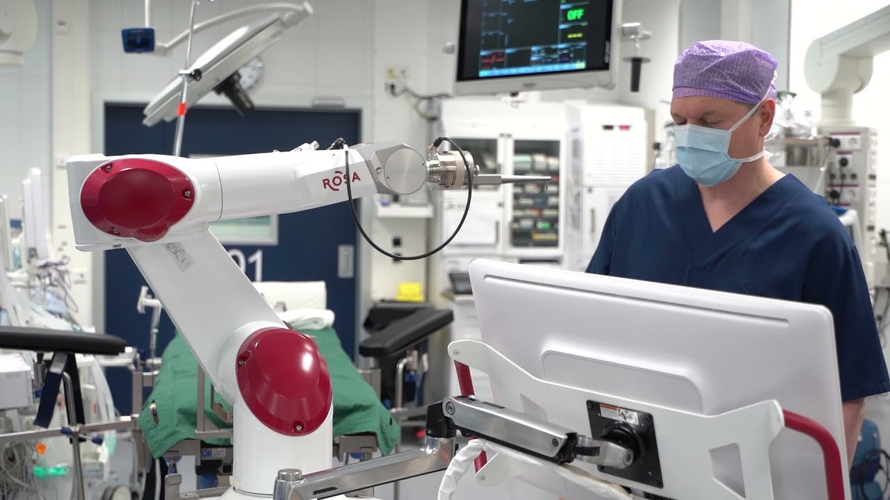 KYS hankki leikkausrobotin avuksi neurokirurgiaan