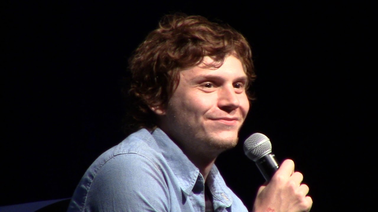 Evan Peters - Sacramento Comic Con 2016 - Part 1