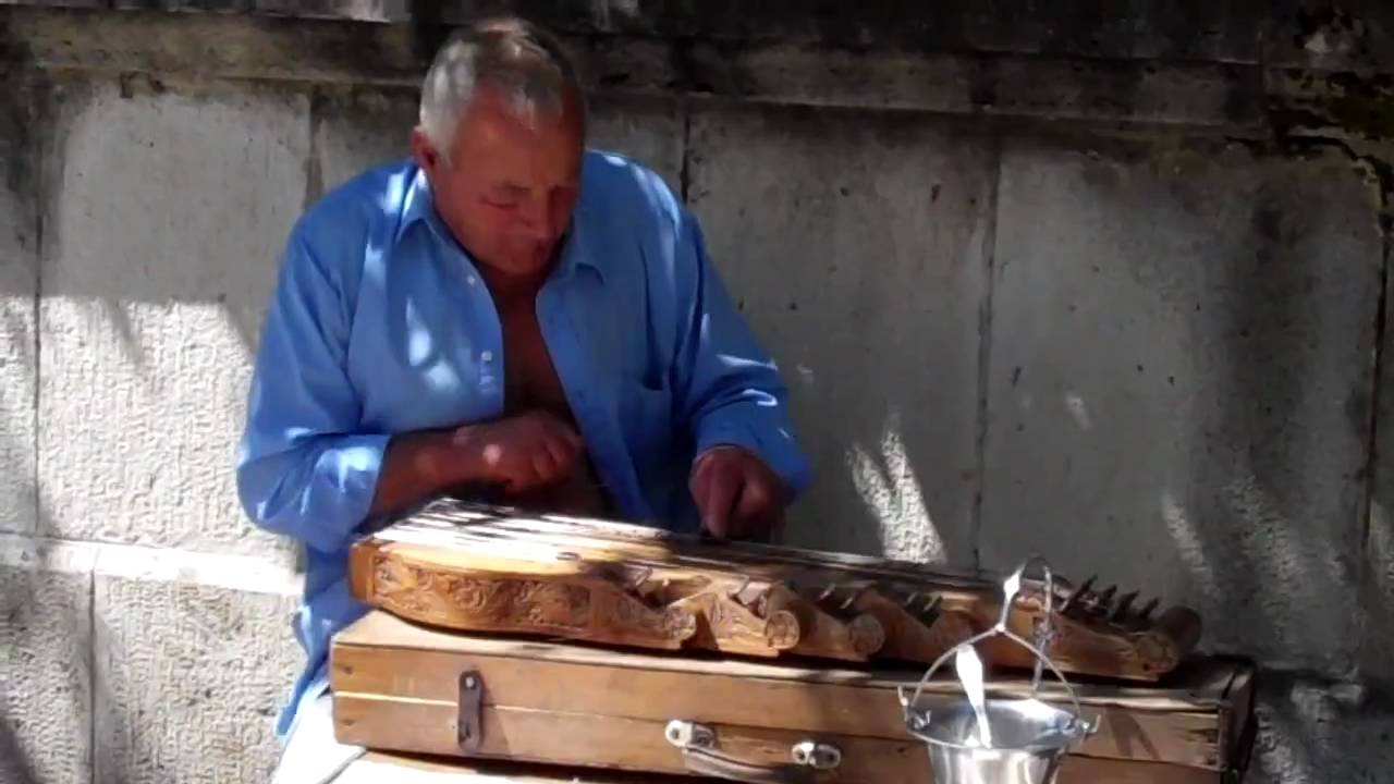 Street musician Eger Hungary.mp4