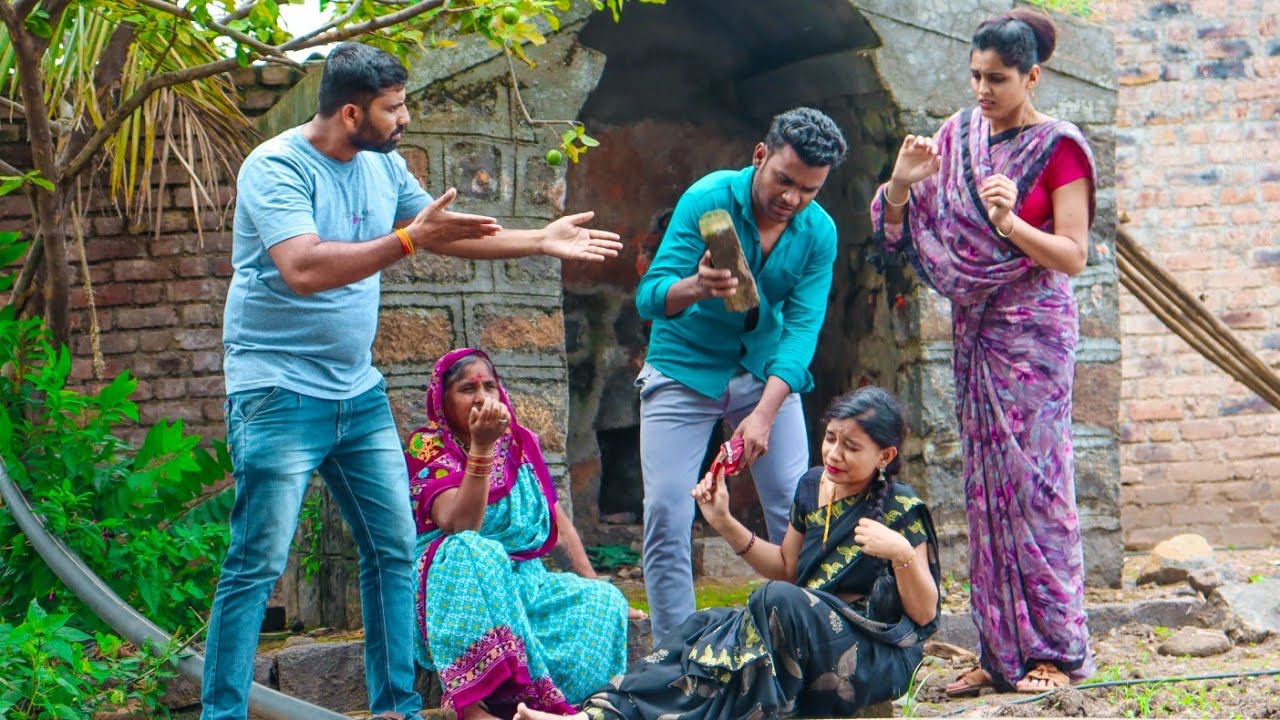 चार चौंघात🤨पाटलानी केला अपमान😯म्हणून नवऱ्याने काढला बायकोवर💃आणि आई वर ताव🤪By-Ashwini gavhane