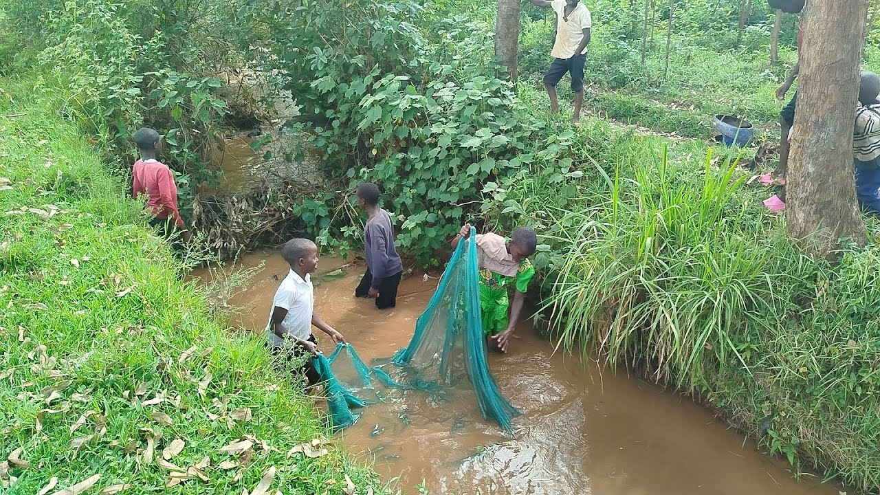 Fishing In The River Almost Went South || Friends That Came To Save Us.