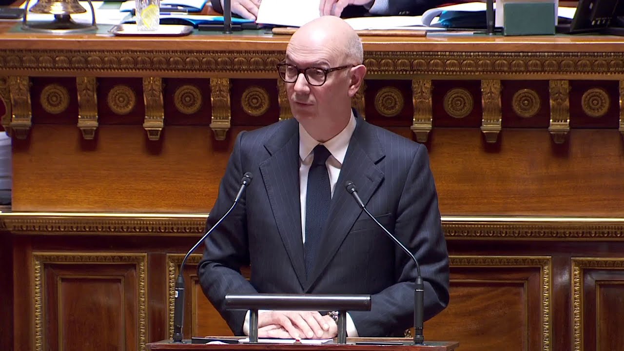 PPE : « Nous ne pouvions pas attendre davantage », insiste Roland Lescure