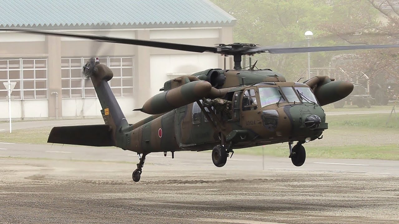 【陸上自衛隊】多用途ヘリコプター UH-60JA ブラックホーク 着陸｜Black Hawk landing - Japan Ground Self-Defense Force (JGSDF)