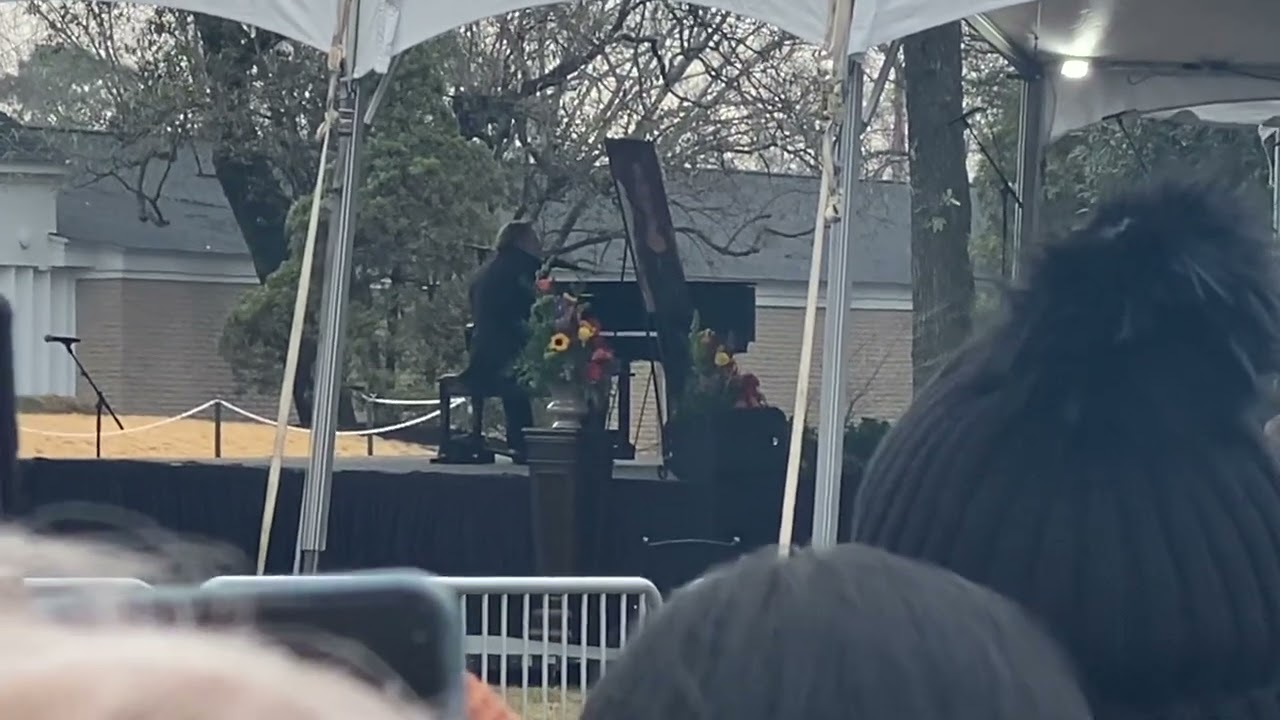Lisa Marie Presley Memorial. Axl Rose November Rain 1/21/23