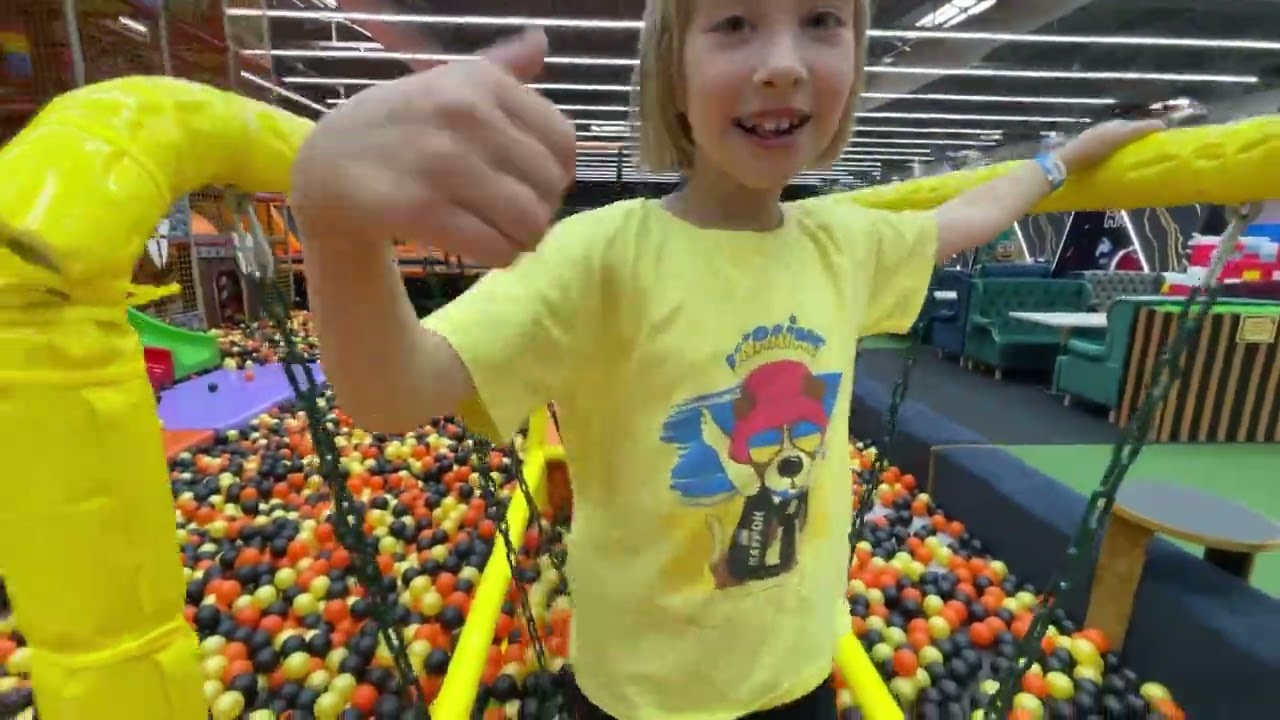 ФЛАЙ КИДС FLY KIDS в Киеве Женя и Зоряна отрываются!