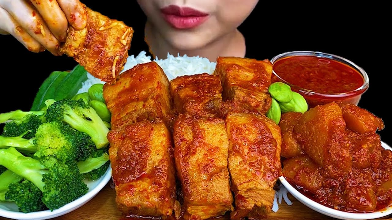 Spicy Pork Belly With Potato Curry, Stir Fry Broccoli With Garlic * MUKBANG SOUNDS *