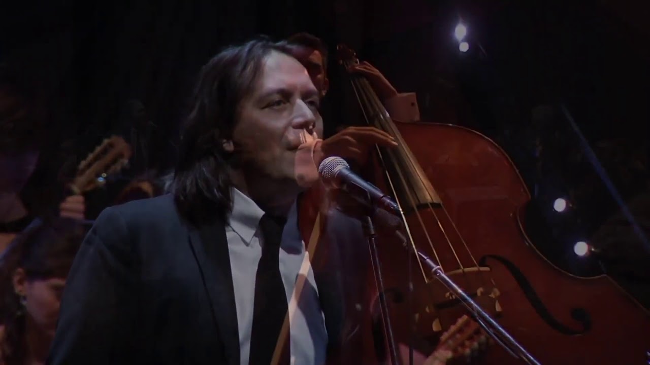 Omorfi poli (Ό&mu;&omicron;&rho;&phi;&eta; &pi;ό&lambda;&eta;) - Yiannis Kotsiras (2010)