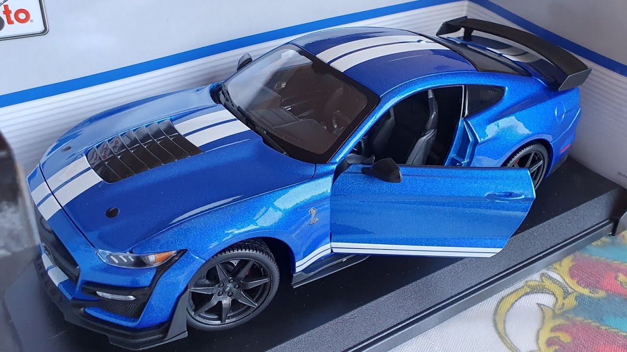 Unboxing da miniatura Ford mustang gt500 azul maisto 1/18