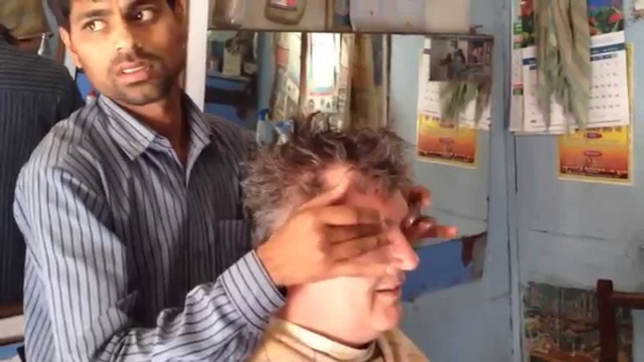 Tibcsi and the barber in Nepal