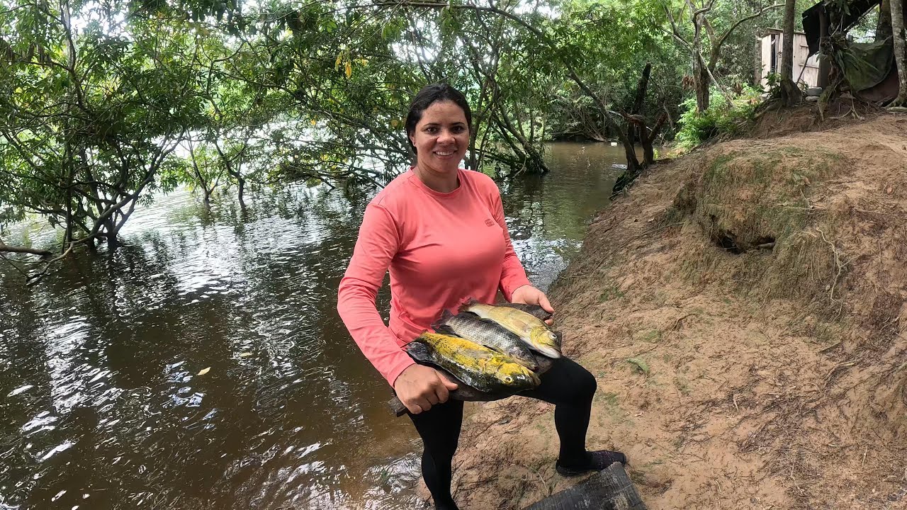 PESCARIA NO RIO XINGU OLHA O QUANTO DE PEIXE QUE PEGAMOS E FIZEMOS CALDO NO FOGÃO A LENHA