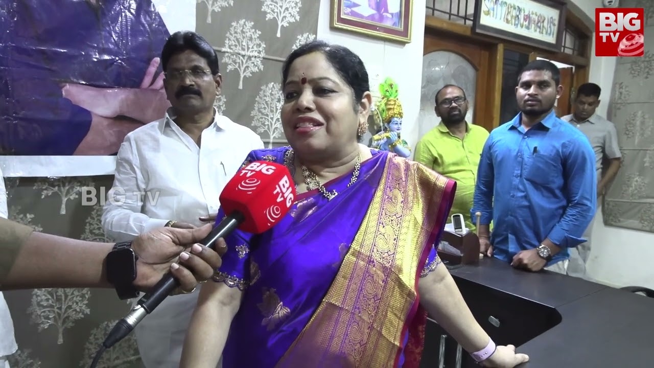 YCP Ex MP Botsa Jhansi Interview : పార్టీ ఆదేశిస్తే ఎక్కడి నుంచి అయినా పోటీ చేయడానికి రెడీ