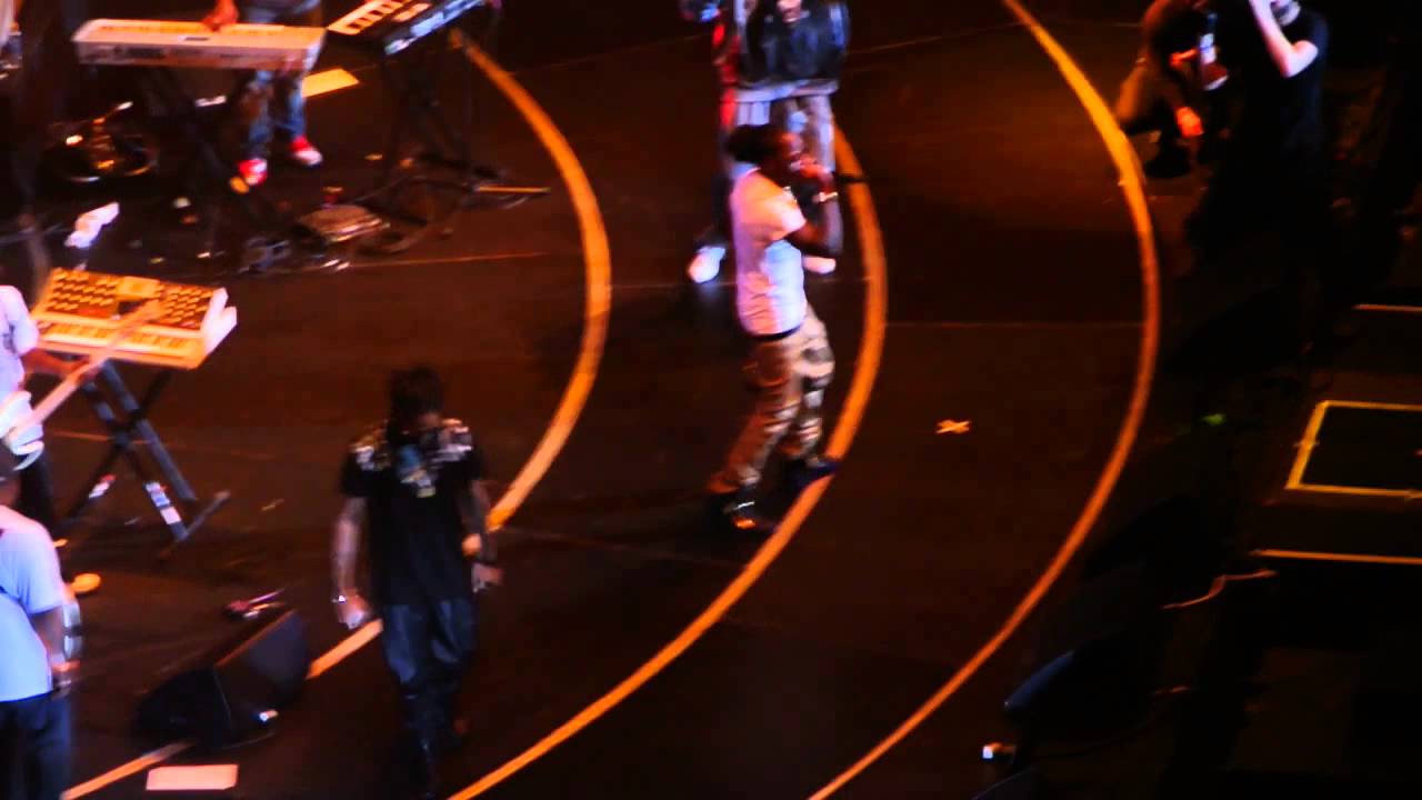 Snoop dogg brings out future and ace hood to perform bugatti live in los angeles djblazeone323