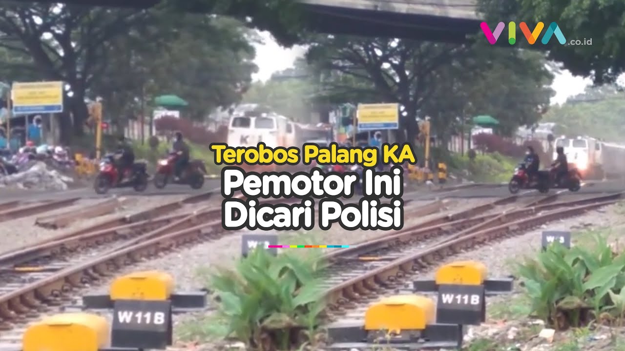 Momen Pemotor Nyaris Tersambar Kereta Api, Identitasnya Diburu Polisi