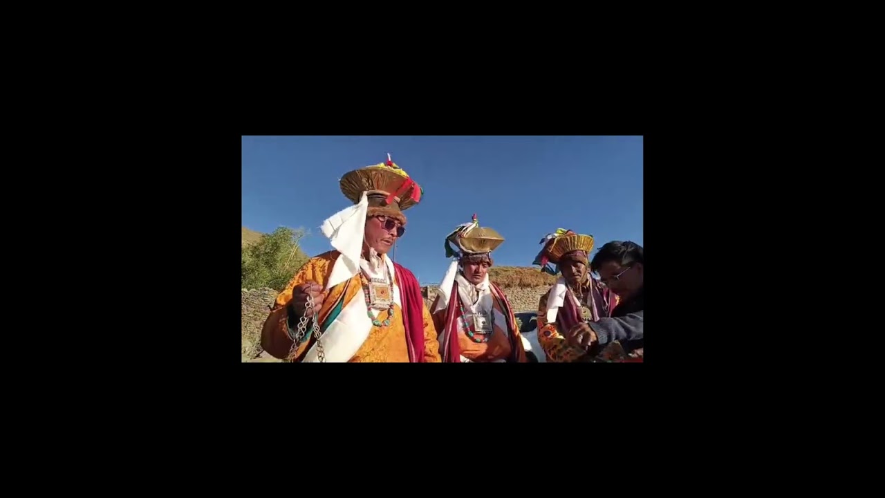  ཧ་ནུ་གླིང་གྲོང་པ་པའི་སྐུ་ཞབས་བསྟན་འཛིན་ལེགས་གྲུབ་དང་བསྟན་འཛིན་སྒྲོལ་དཀར་གཉིས་ཀྱི་བག་སྟོན་ལེགས་གྲུབ།