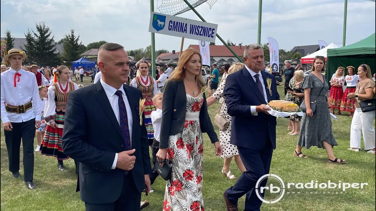 Rolnicy powiatu bialskiego podzielili się wspólnym chlebem dożynkowym