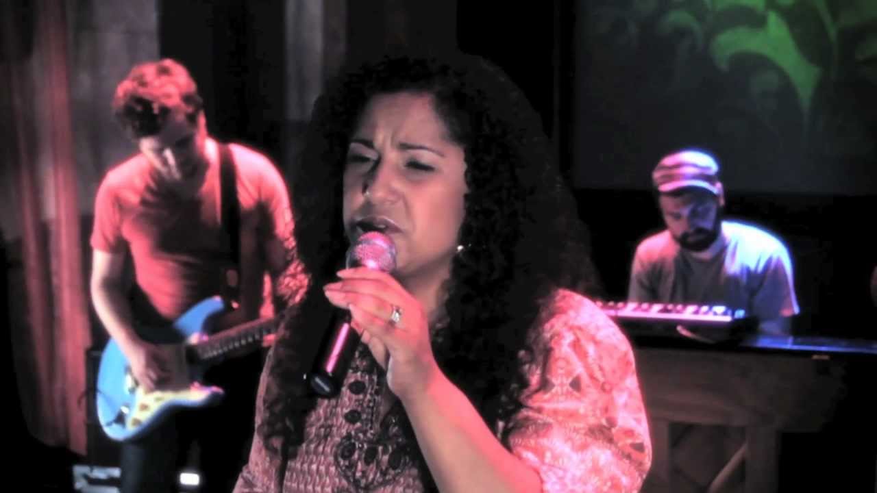 Jessica Pizarro - A Los Pies De La Cruz