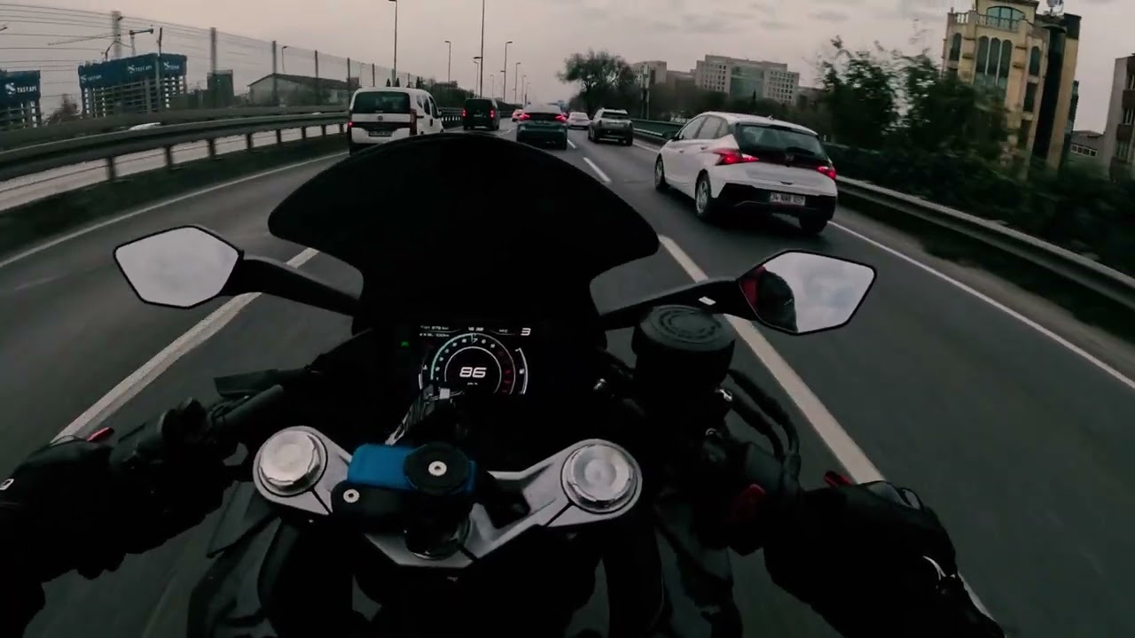 Kaskın İçinden CF Moto 450 SR İstanbul Sürüşü | Saf Egzoz Sesi | 4K