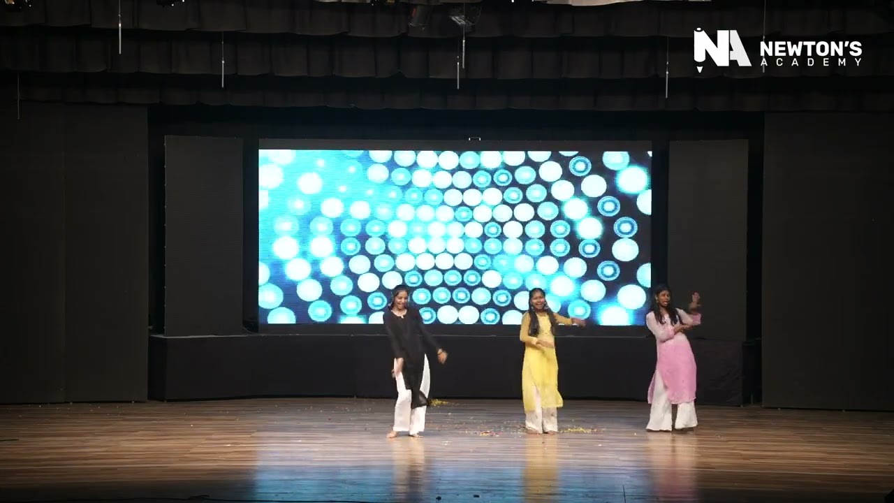 Bollywood Dance by 10th Girls || AAGHAZ