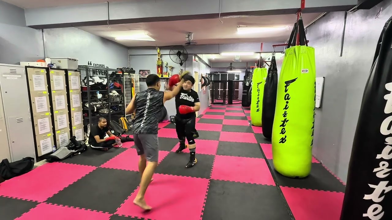 Review sea game boxing gloves (Malaysia) #seagame #BoxingGloves #Padwork 