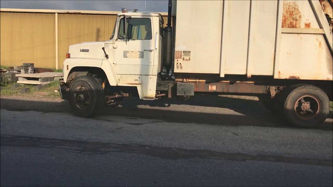 1988 Ford L9000 Garbage Truck