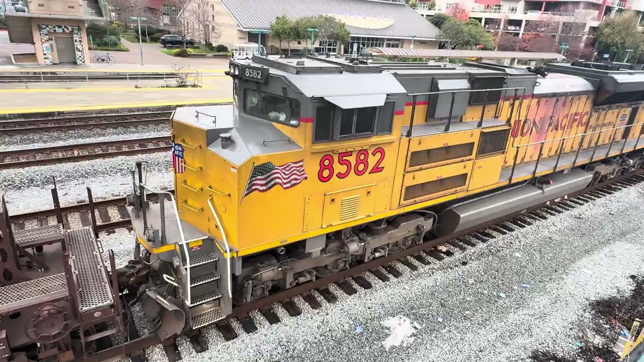 Union Pacific INPOA at Emeryville with a rare Thundercab leader and Thundercab DPU