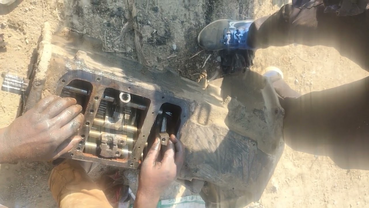 Escort 14ton hydra gear box dismantling.