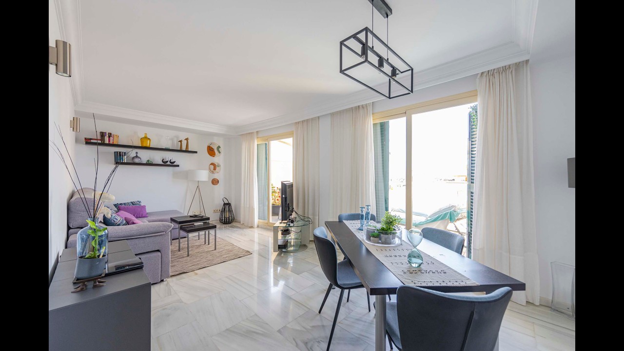 Penthouse for sale in an excellent location in Puerto de Alcudia, Mallorca.