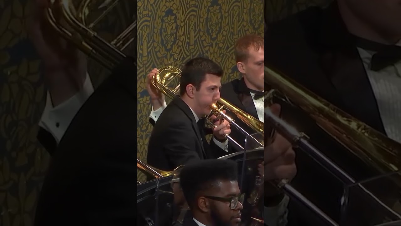 Bart&oacute;k Gliss vs. 3 Hands