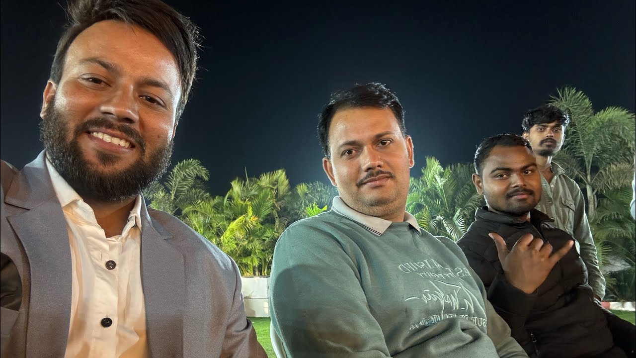 Enjoy Shadi with friends 😊#mastimoment #youtubevideo #blogging #publicreaction #weddingevent 