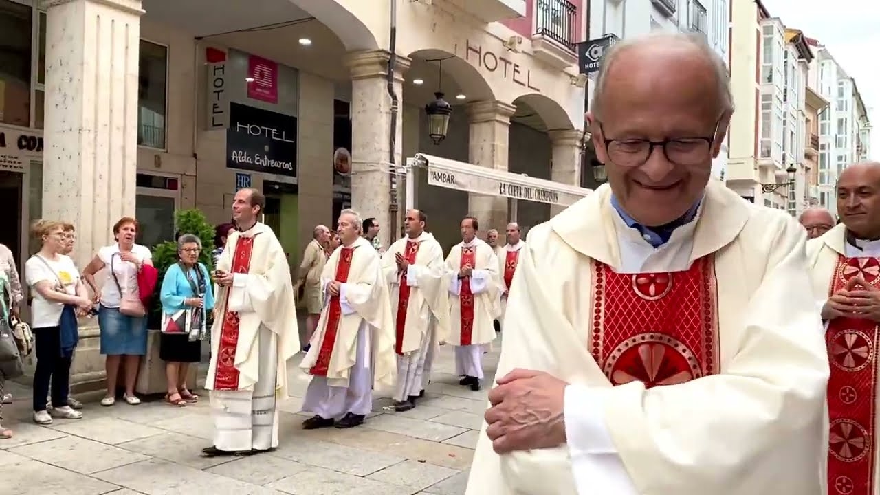 Procesión del Corpus Christi en calles de Burgos. Aleluya! 🙏🏻