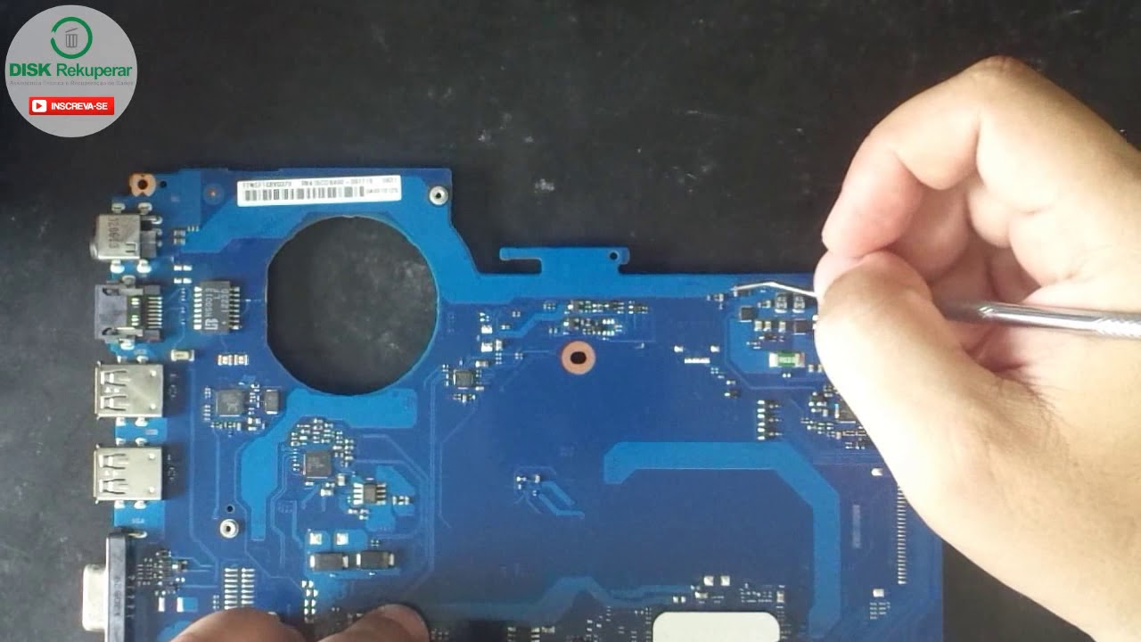 Conectado, mas sem carregar.  Confiei no diagnóstico de outro técnico e veja no que deu.