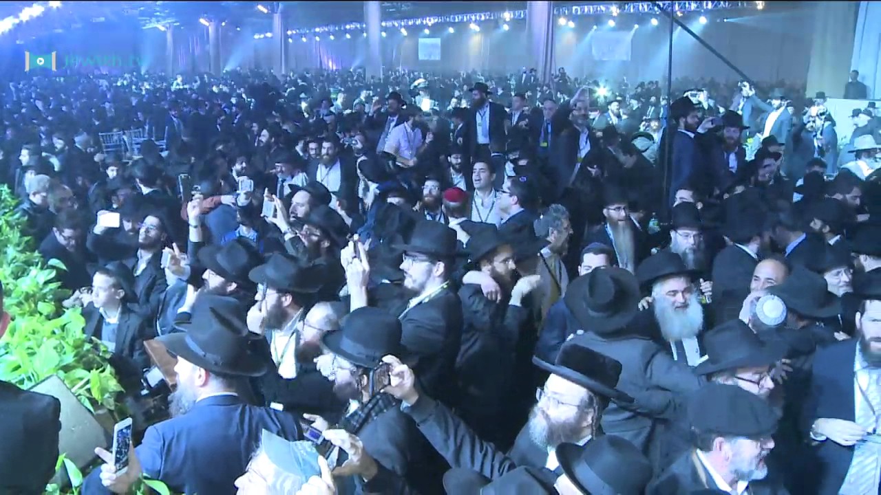 Celebrating with Song and Dance (Kinus Hashluchim 5777/2016)