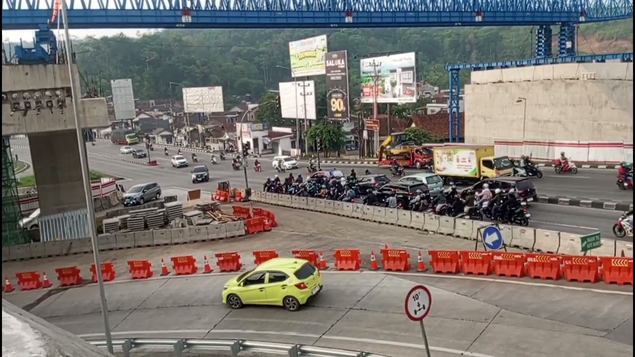 Suasana pagi di exit tol Bawen Senin 20/10/2025 jam 06,37 wib bersama SUPELTAS Kab SEMARANG 