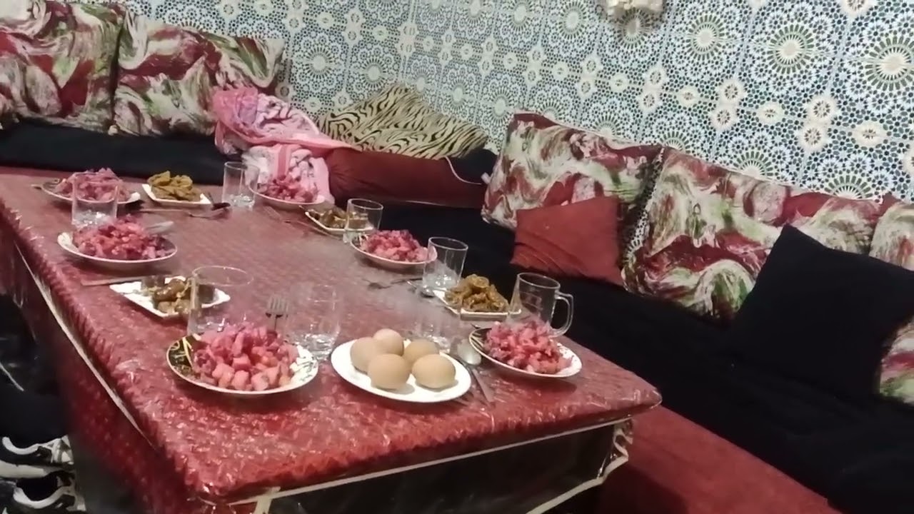 خوتي العزاز شاركت معكم الفطور عند اختي 😋😋👍👍👍👍👍🍅🍅🌄