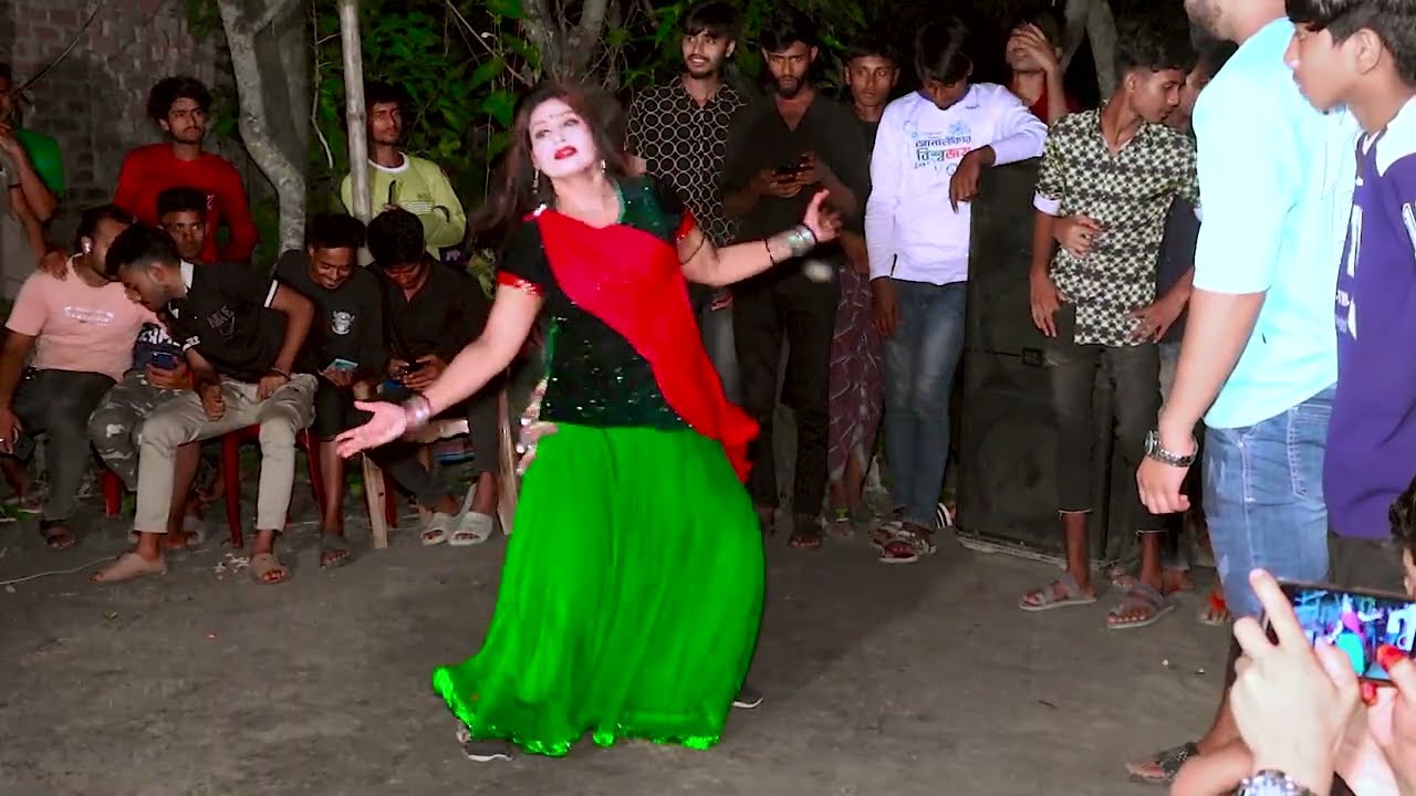 গ্রামের মেয়ের অস্থির নাচ | Kamar Bole Charak Marak Choo | Banla new Dance | Bangla Dance | megla