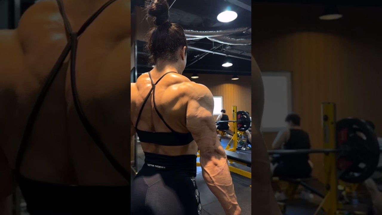 IFBB PRO Yan Hong Gym Flex