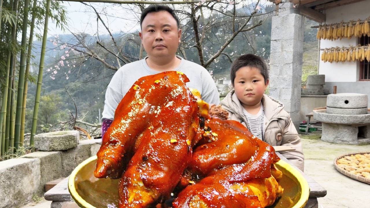 懂事兄弟俩心疼爸爸，不仅帮爸爸洗肉骨头，还会泡茶给爸爸喝！！！