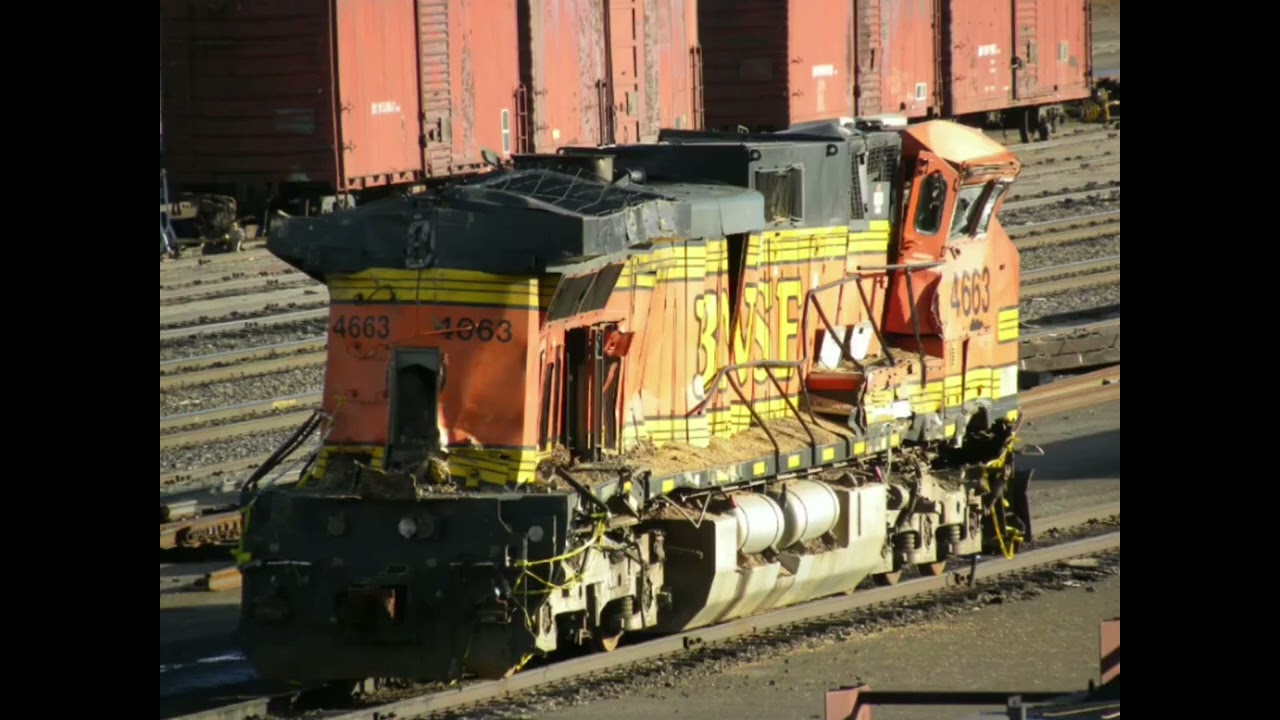 ￼ Damaged ￼Bnsf and Santa Fe locomotives 101-9159