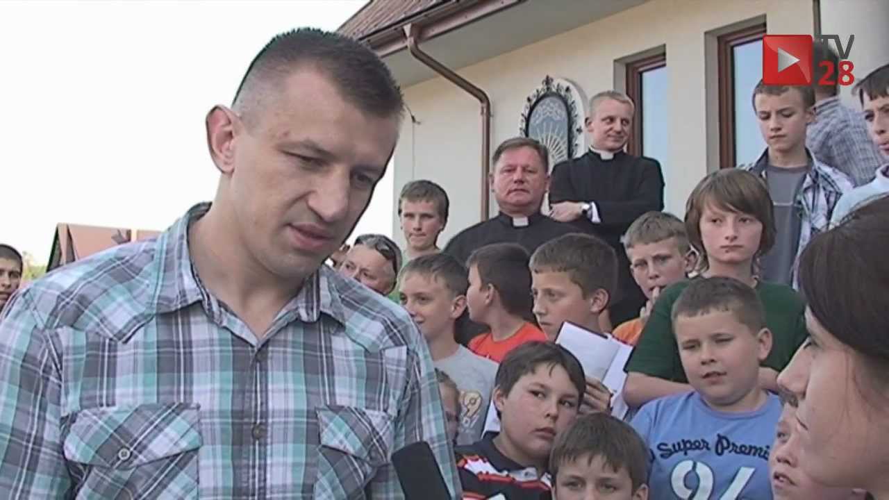 Tomasz Adamek w Mszanie Dolnej pozdrawia widzów TV28