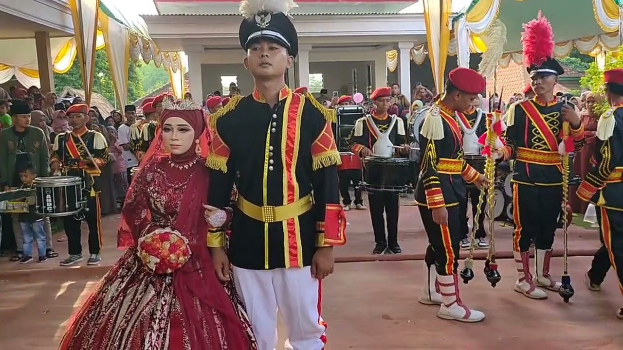 TRADISI MANTEN ADAT MADURA RESEPSI PERNIKAHAN FAHRUT & NUNG. ANGGOTA DRUMBAND GP ANSOR AL-MUHAJIRIN.
