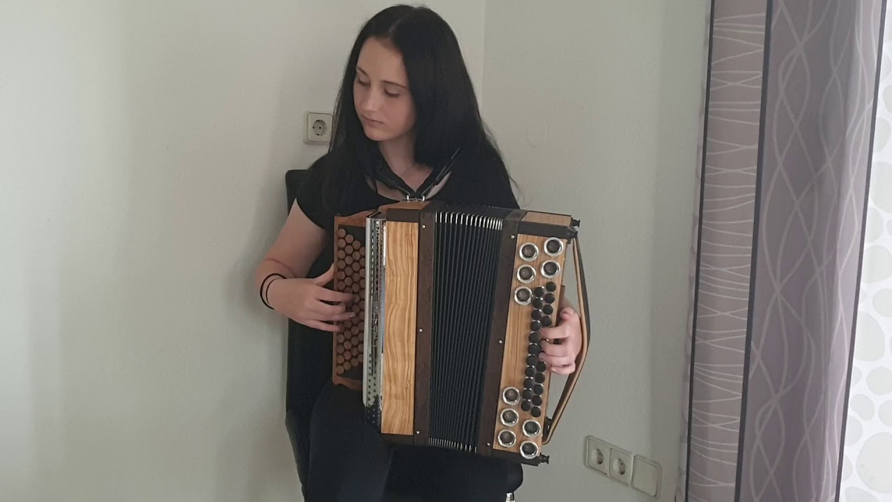 Hoch Tirol gespielt von Sophia mit einer Pauli Harmonika BEsAsDes