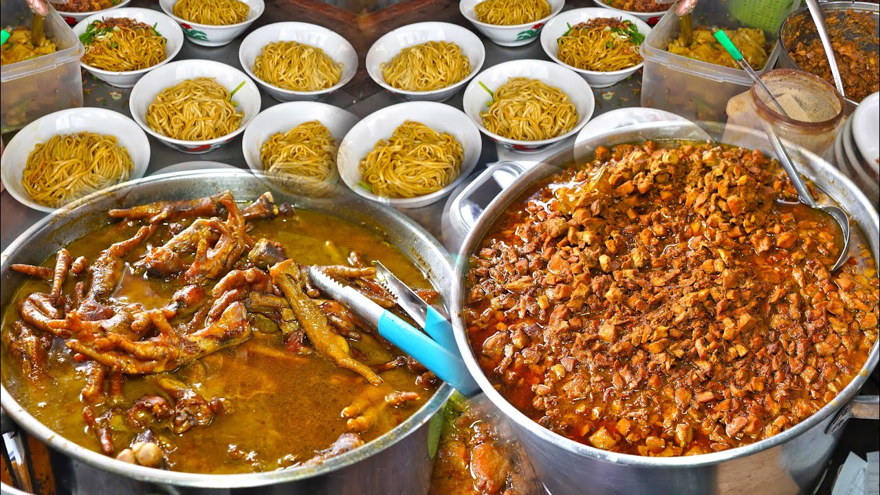 SEBASKOM CEKER AYAM !!!! LAKU RIBUAN PORSI MIE AYAM, DISINI 10 PORSI LANGSUNG DIADUK DALAM BASKOM !!