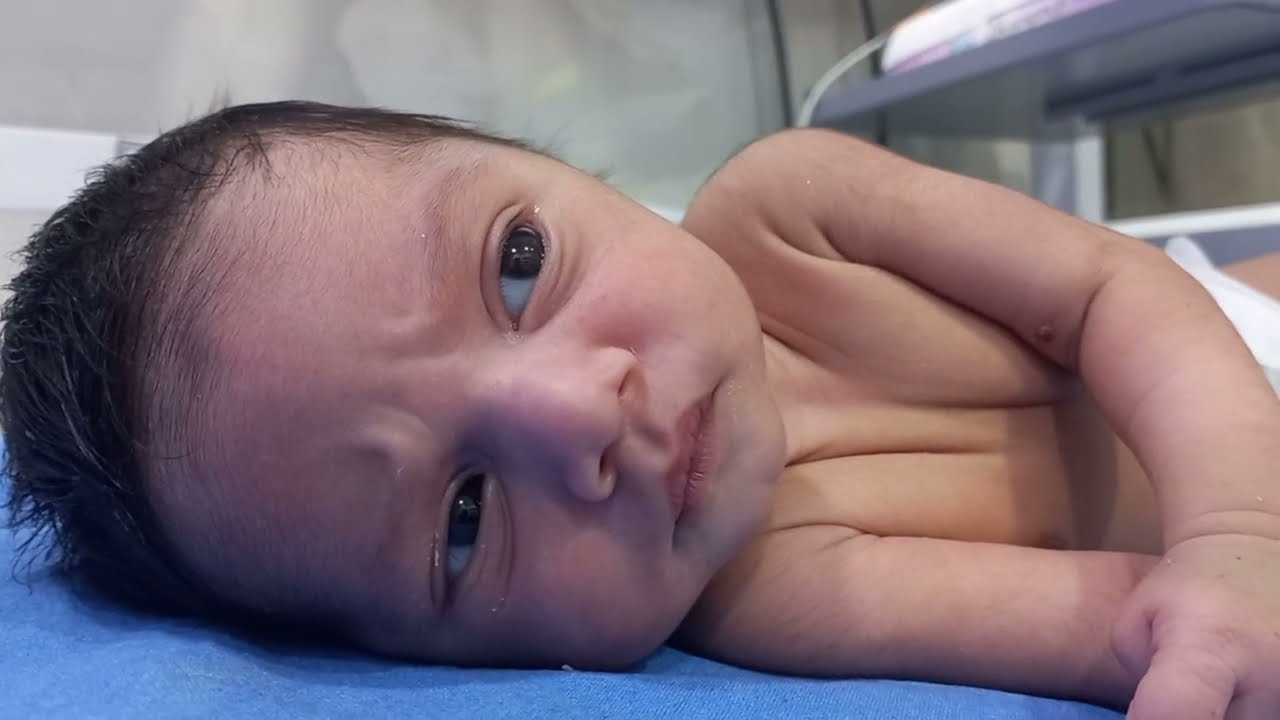 Newborn baby talking to himself || fabulous look of the baby || winking eye to eye @NEWBORNBABYTECH