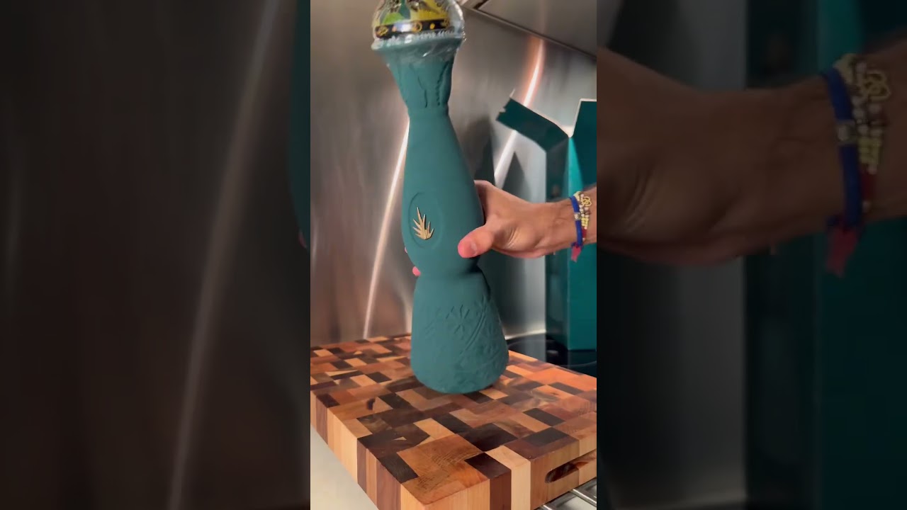 Unboxing this insane Clase Azul Mezcal Guerrero