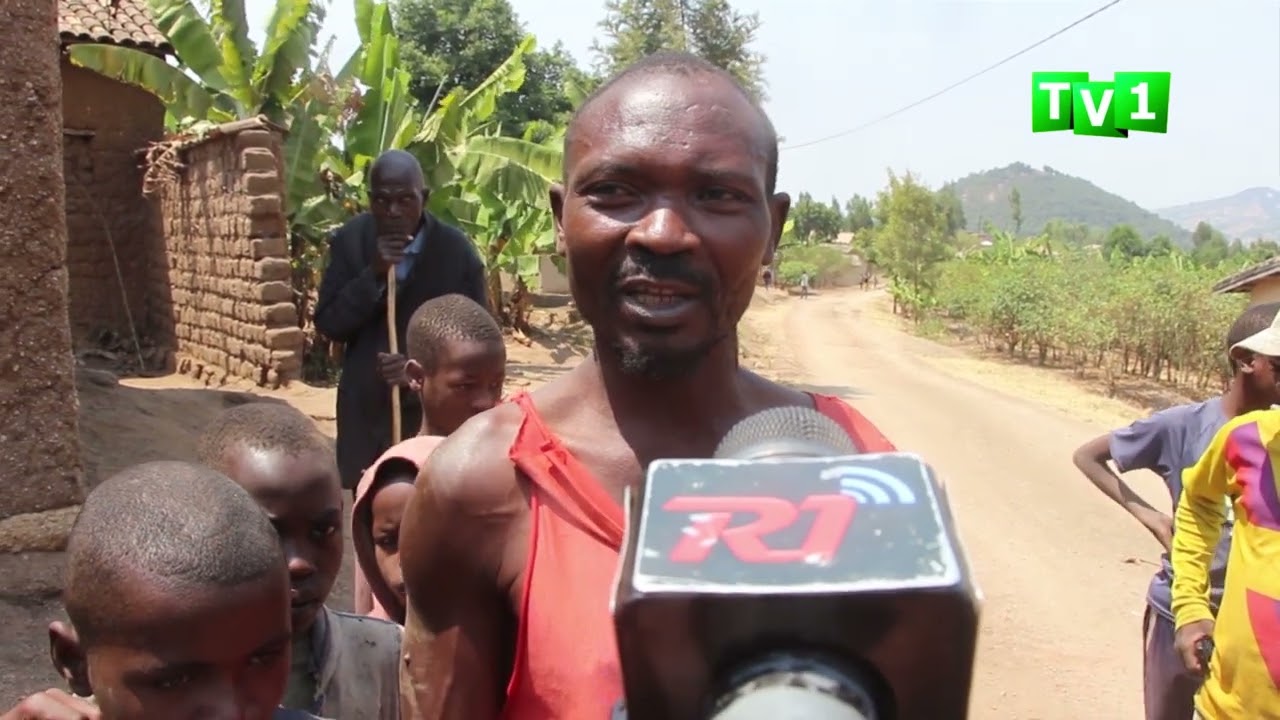 Umugabo yafatiye ku buriri bwe umugore we n'umuturanyi barimo gusambana.
