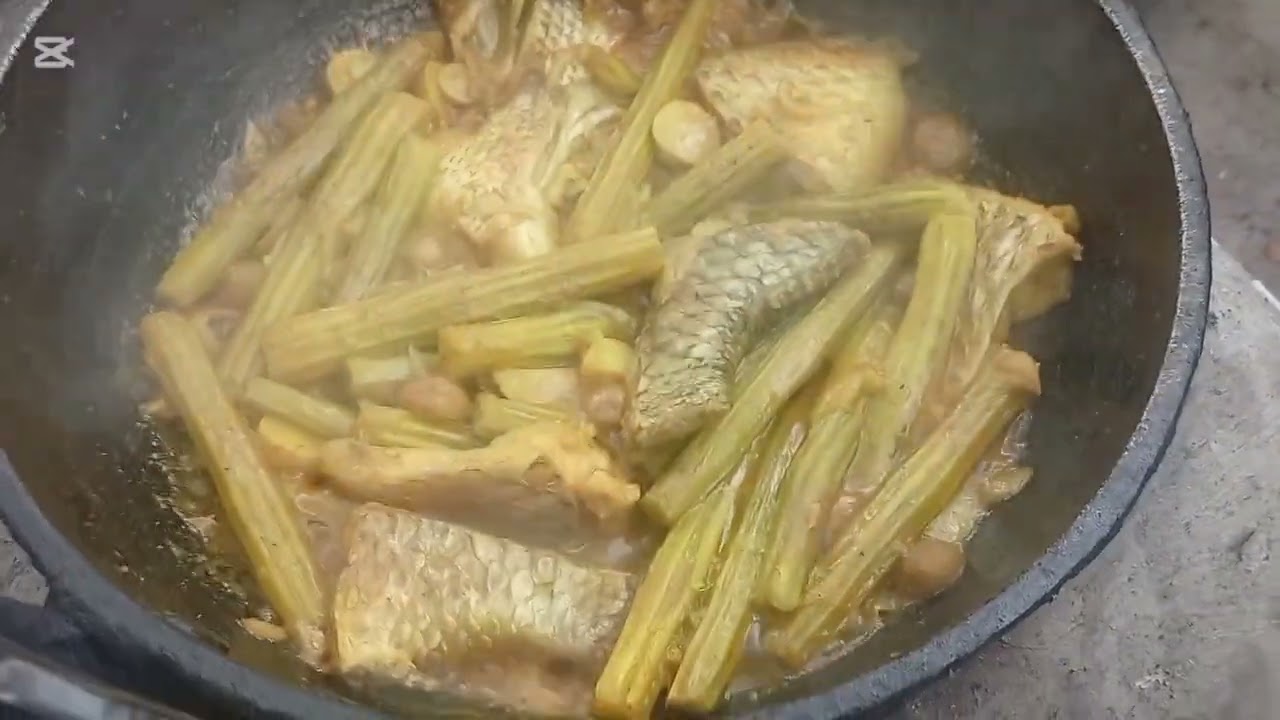 সেহরির সময় এক মাছ দিয়ে দুই পদ রান্না করলাম আজকে। সাজনা দিয়ে মাছের রসা, আলু দিয়ে মাছের ভুনা।