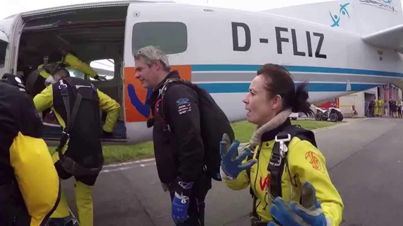 saut en tandem à Cerfontaine avec Paul M. le 23/05/2015