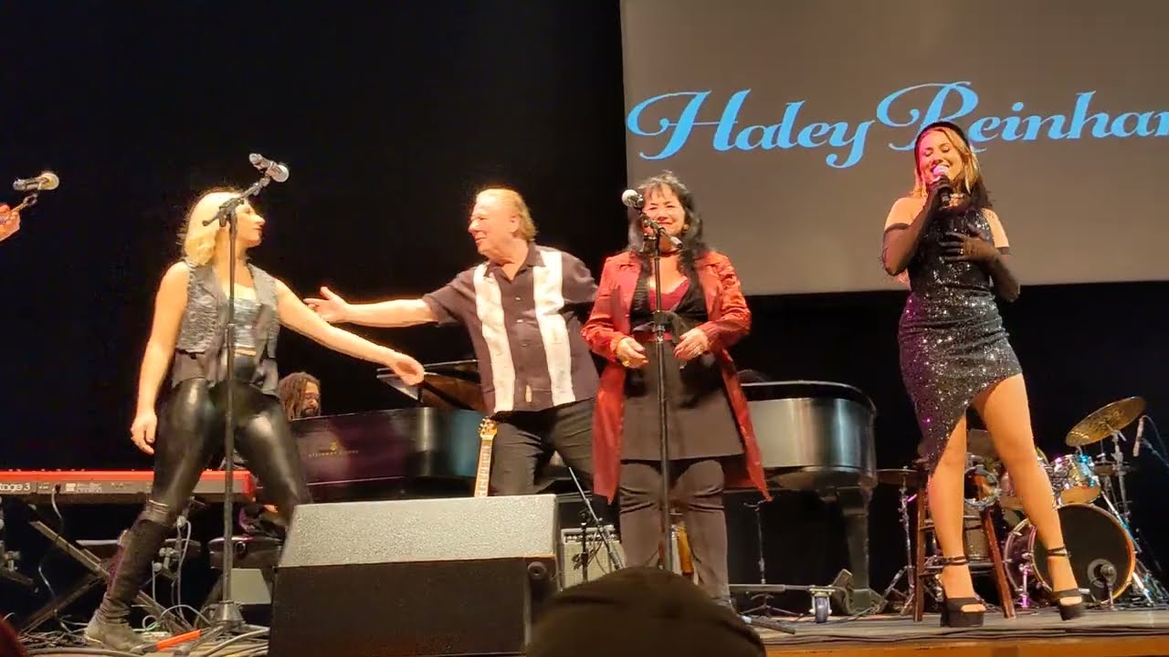 Haley Reinhart & Family - Skokie, IL - 11/26/23