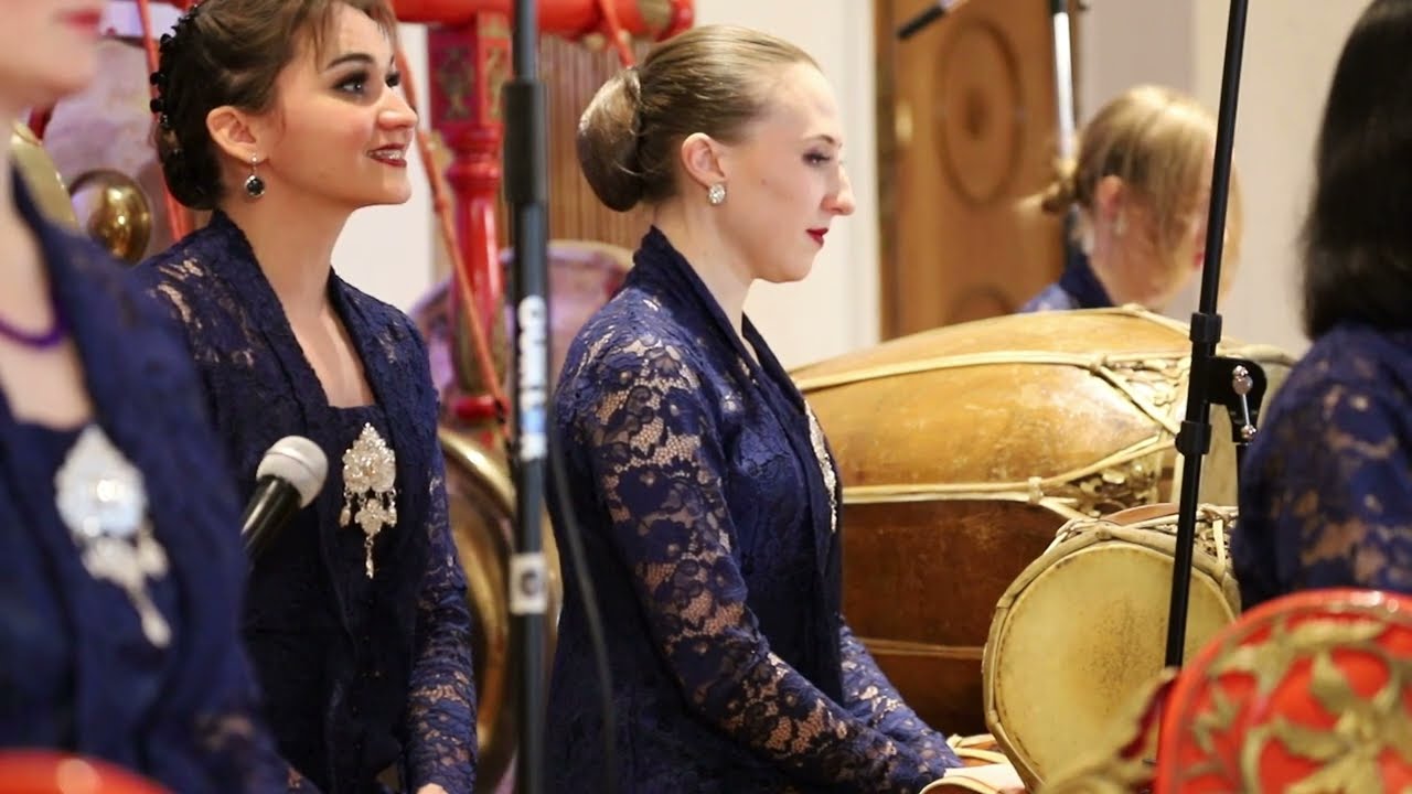 Ketika Orang Rusia Menyanyi Lagu Jawa #budayaindonesia