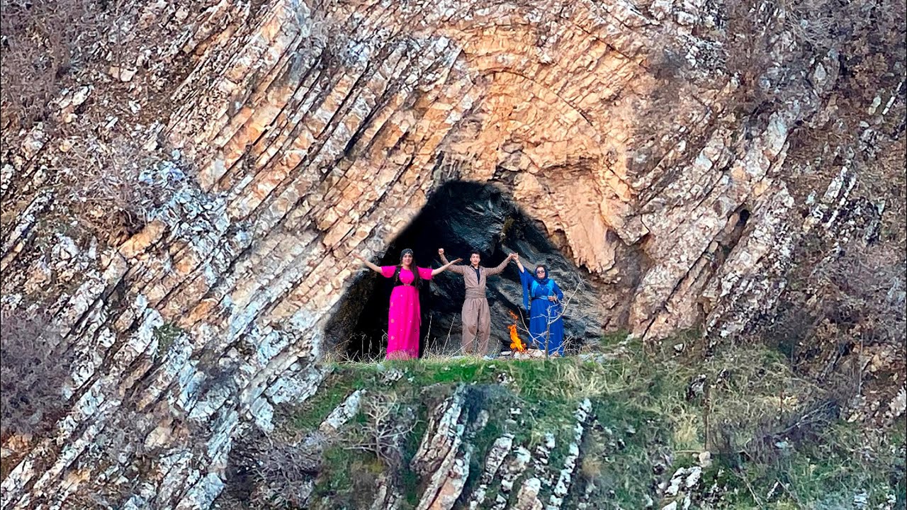 A CAVE that was a Village man's HOUSE in IRAN 😳